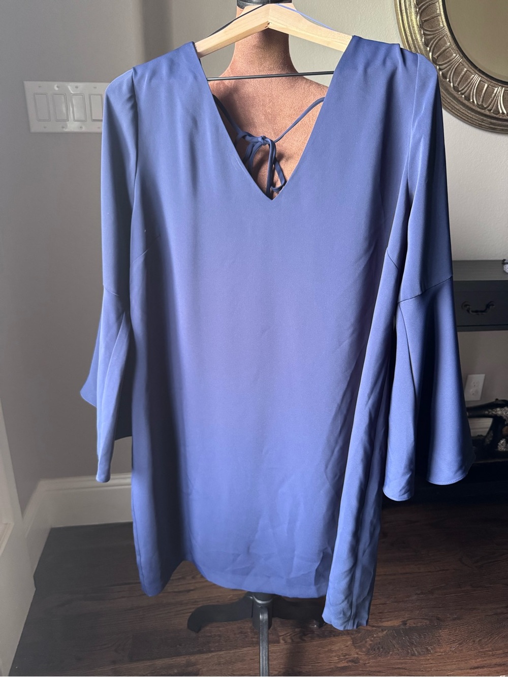 Trina Turk Blue Crepe Bell Sleeve Shift Dress Open Back Tie V Neck Approx 2X